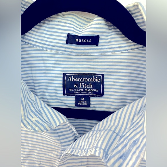 Abercrombie & Fitch Men Blue Striped Button Up with Front Pocket Shirt - Picture 3 of 4